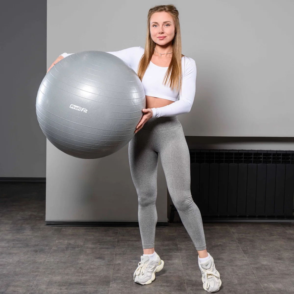 Фото Гимнастический мяч антивзрыв D65 см PROFI-FIT со склада магазина Спортев