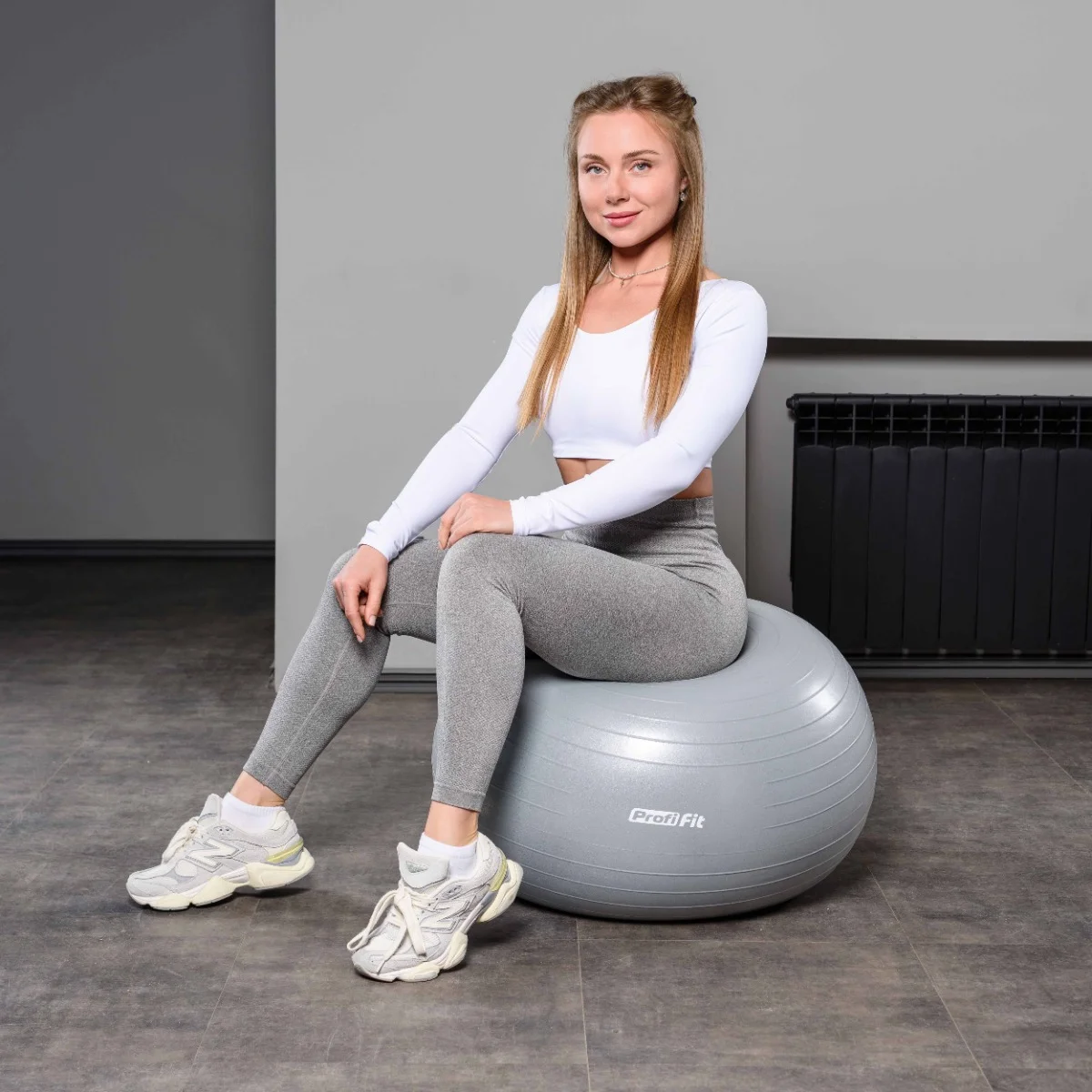 Фото Гимнастический мяч антивзрыв D75 см PROFI-FIT со склада магазина Спортев