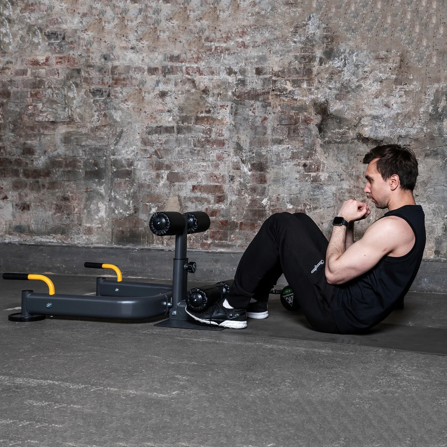 Фото Тренажер для приседаний STONERISE S960 со склада магазина Спортев