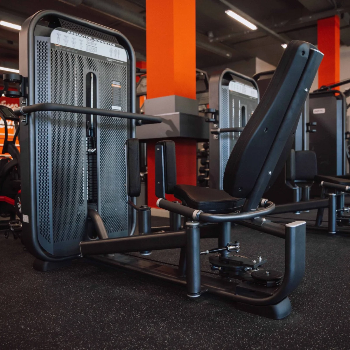 Фото E7021JZ Сведение/Разведение ног сидя. Стек 135 кг со склада магазина Спортев