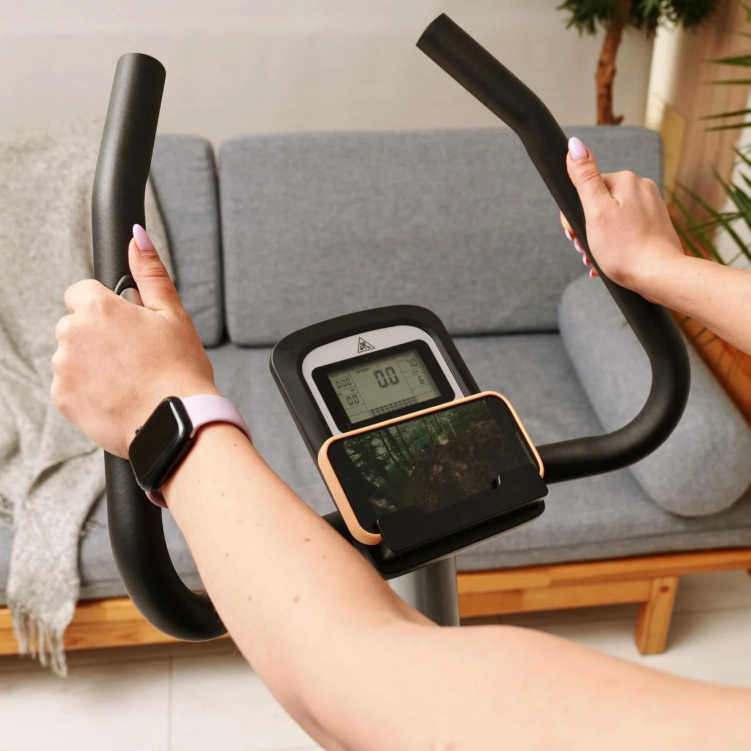 Фото Велотренажер DFC B5901P магнитный эл.привод со склада магазина Спортев