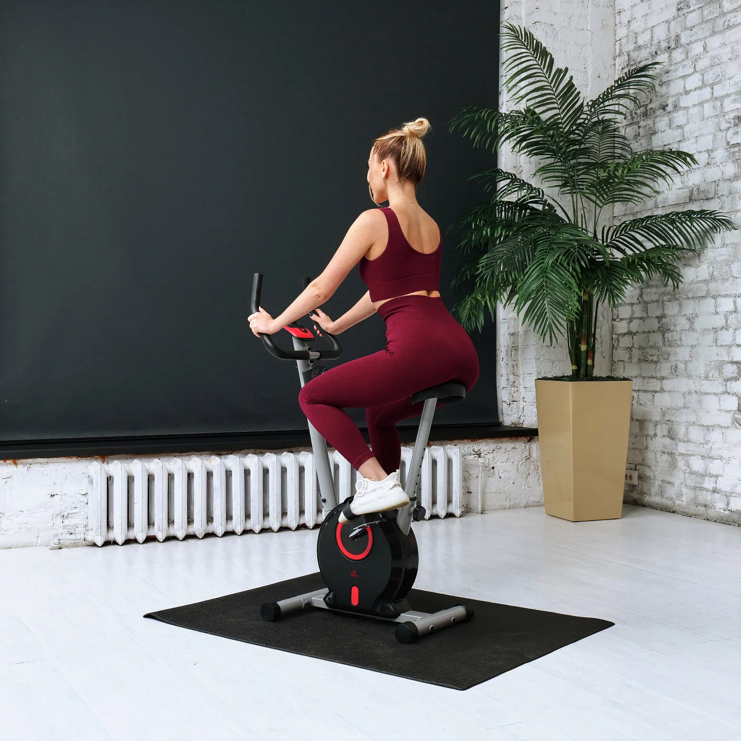 Фото Велотренажер DFC B85001BR со склада магазина Спортев