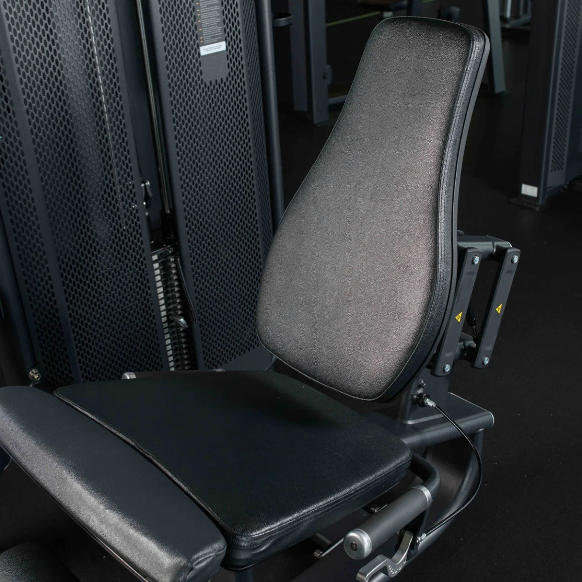 Фото E7002JZ Разгибание ног сидя. Стек 135 кг со склада магазина Спортев