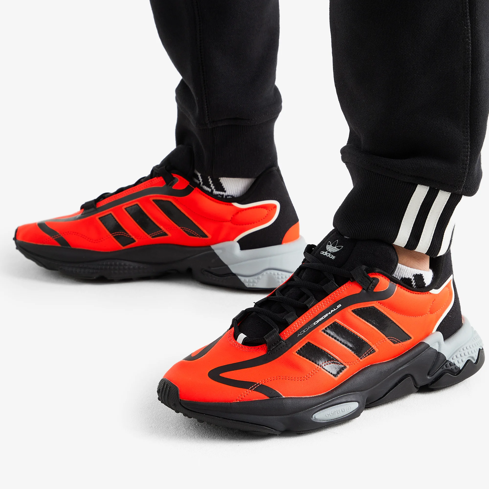 Кроссовки Adidas Ozweego Pure черный/красный H04536 Фото Кроссовки Adidas Ozweego Pure черный/красный H04536 со склада магазина Спортев