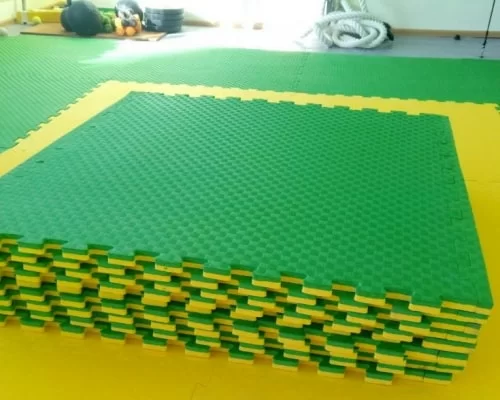 Фото Будо-маты 100х100х2 см ласточкин хвост желто-зеленый 5 полос со склада магазина Спортев