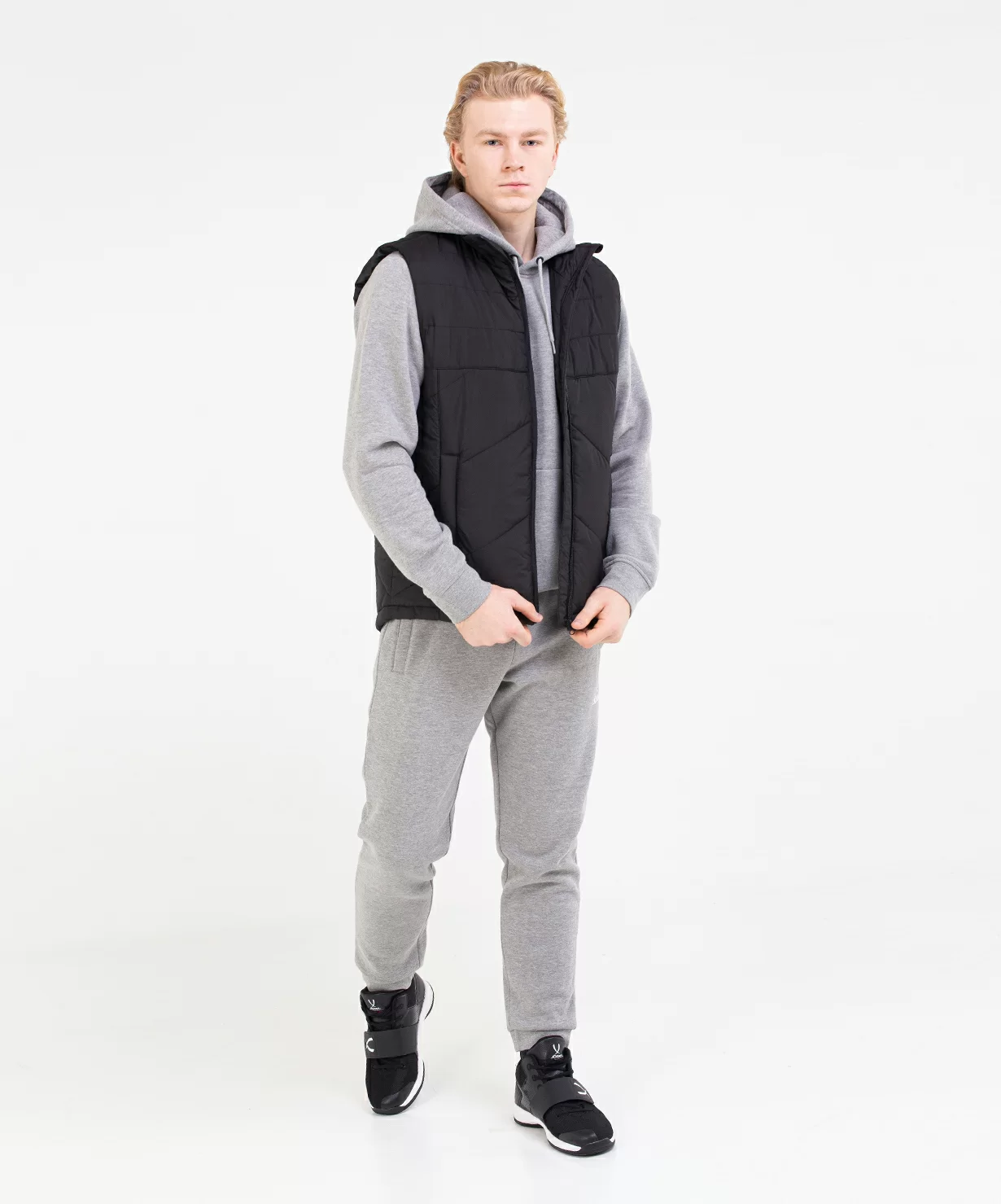 Фото Жилет утепленный ESSENTIAL Padded Vest, черный Jögel со склада магазина Спортев