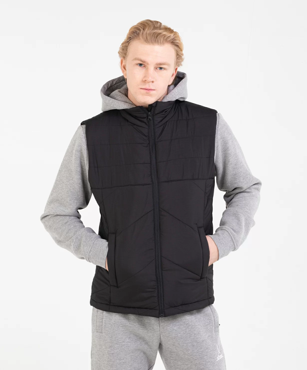 Фото Жилет утепленный ESSENTIAL Padded Vest, черный Jögel со склада магазина Спортев