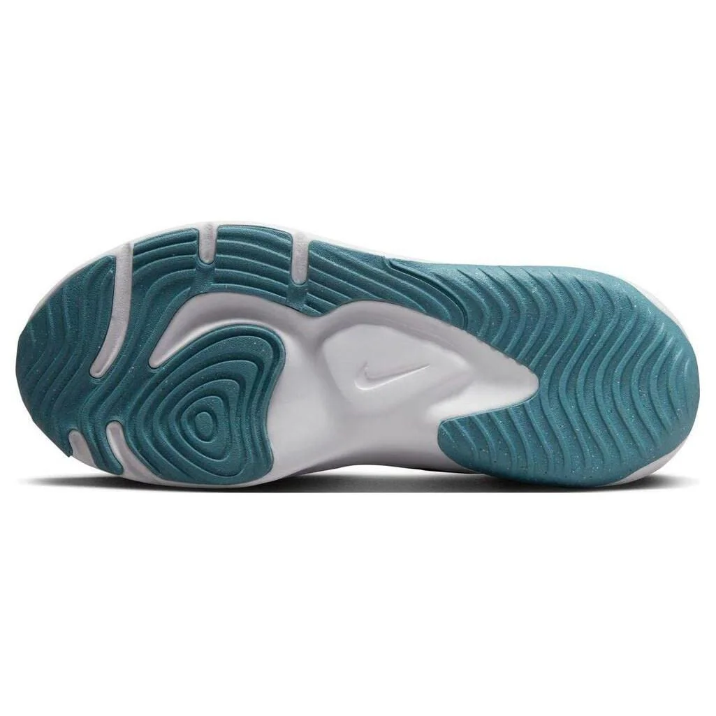 Кроссовки Nike Legend Essential 3 черный DM1119 006 Фото Кроссовки Nike Legend Essential 3 черный DM1119 006 со склада магазина Спортев