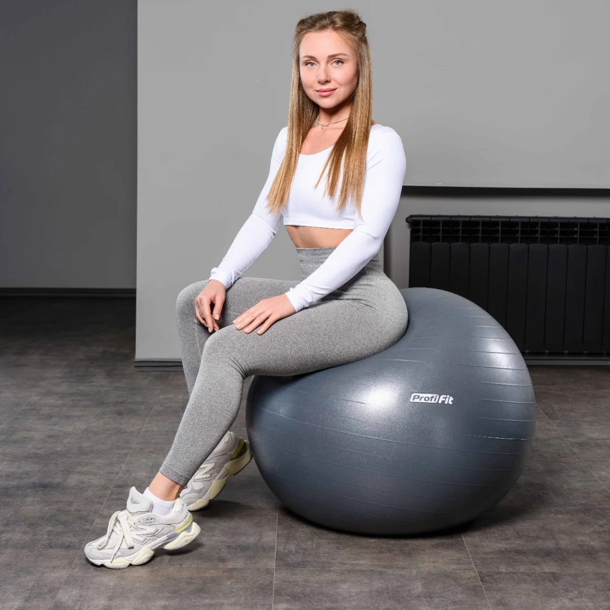 Фото Гимнастический мяч антивзрыв D85 см PROFI-FIT со склада магазина Спортев