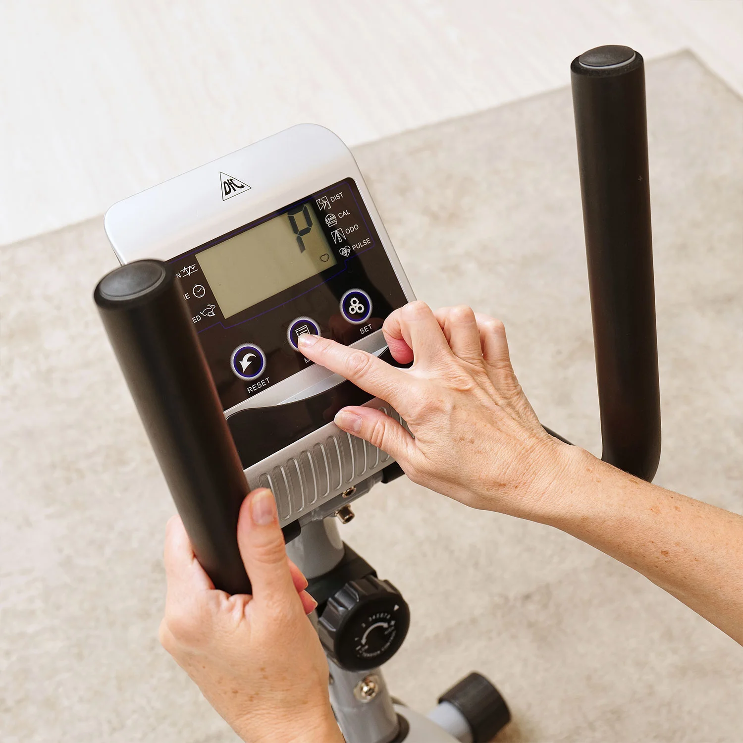 Фото Велотренажер DFC B3.2R горизон. магн. со склада магазина Спортев