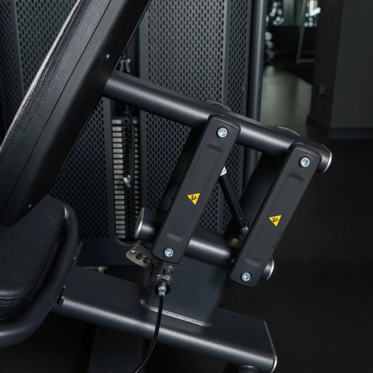 Фото E7002JZ Разгибание ног сидя. Стек 135 кг со склада магазина Спортев