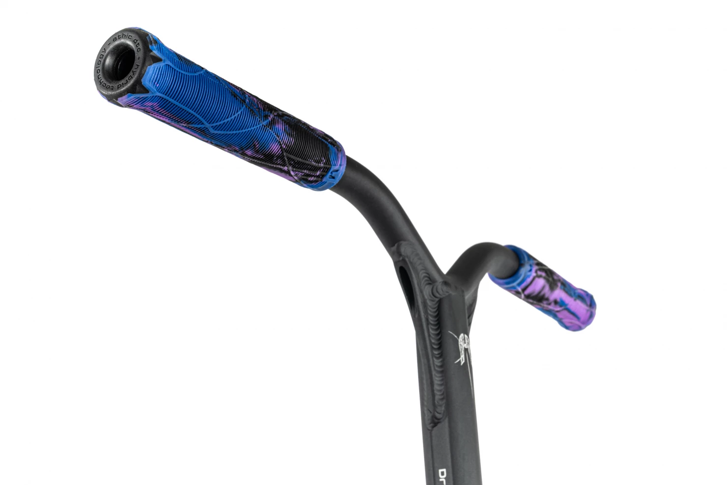 Самокат Ethic Complete Scooter Erawan V2 "M" трюковой синий иридий 011839 Фото Самокат Ethic Complete Scooter Erawan V2 "M" трюковой синий иридий 011839 со склада магазина Спортев