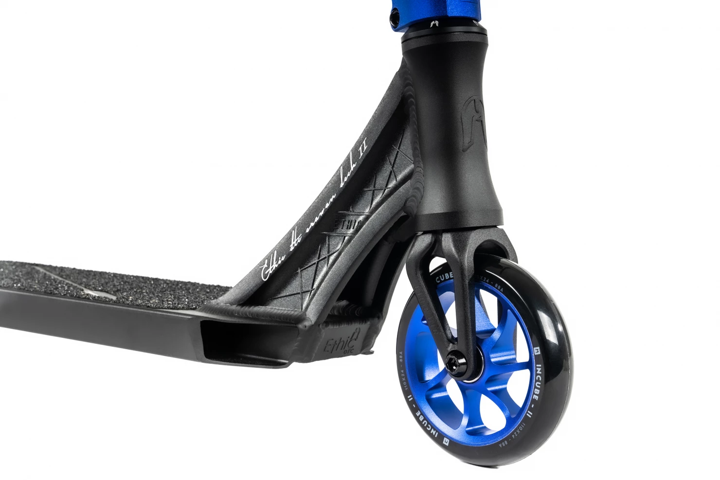 Самокат Ethic Complete Scooter Erawan V2 "M" трюковой синий 011816 Фото Самокат Ethic Complete Scooter Erawan V2 "M" трюковой синий 011816 со склада магазина Спортев
