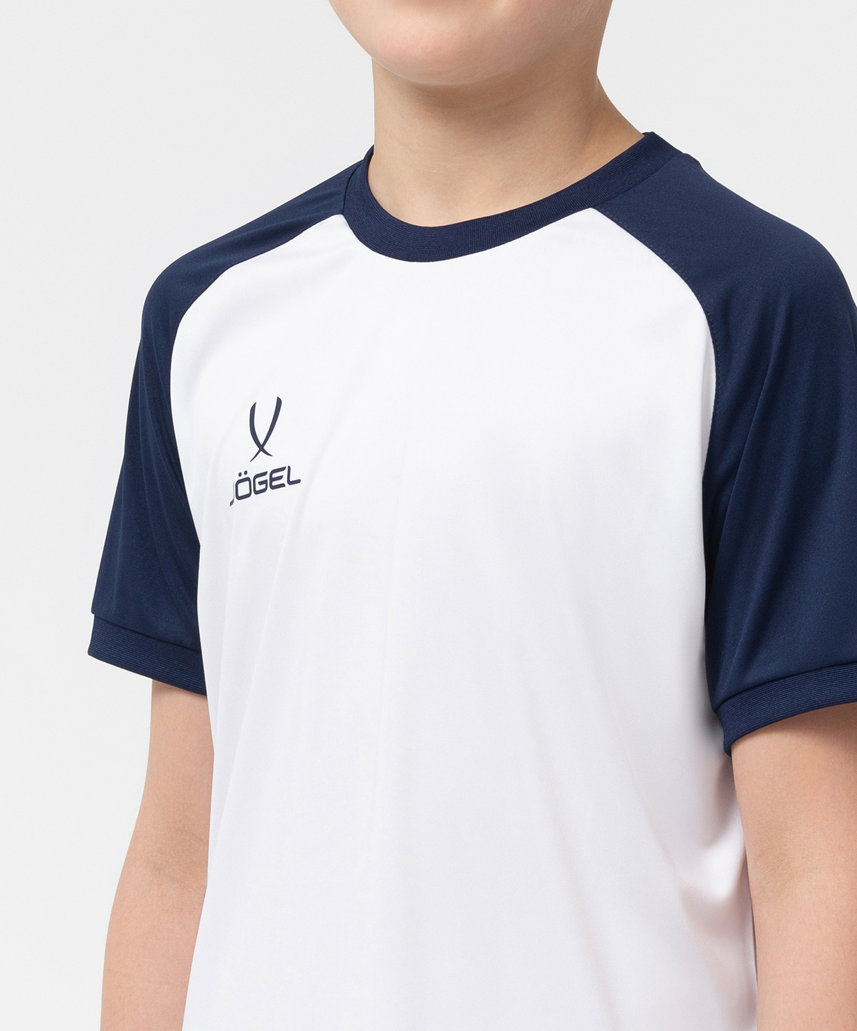 Фото Футболка игровая JOGEL CAMP Reglan Jersey, белый/темно-синий, детский со склада магазина Спортев