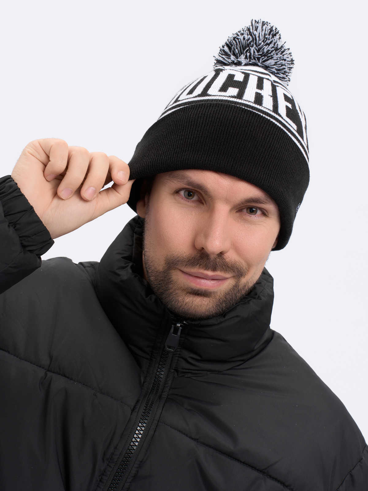 Фото Шапка А&C с помпоном черная р.55-58 11693 со склада магазина Спортев