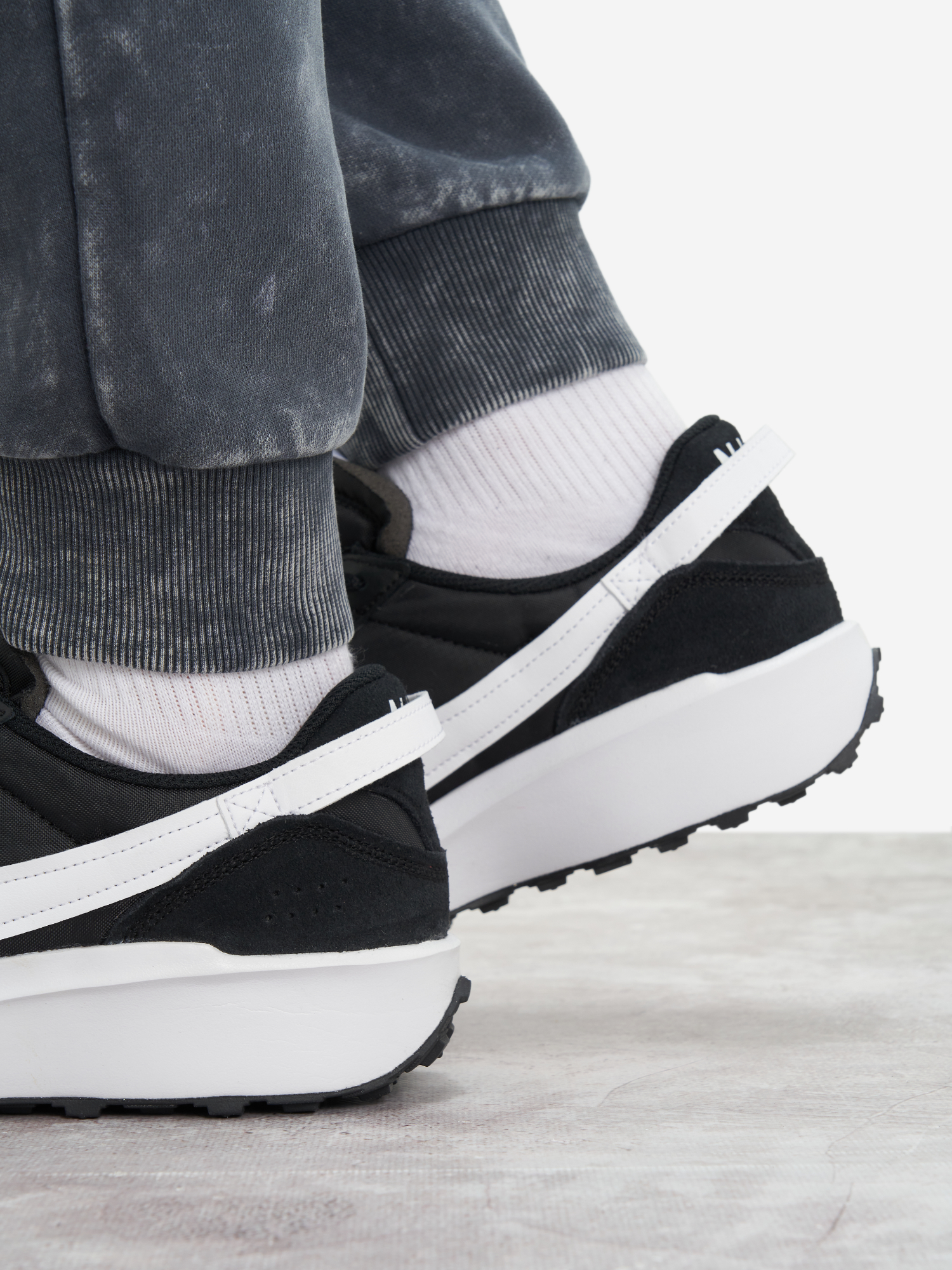 Фото Кроссовки Nike Waffle Debut черный DH9522-001 со склада магазина Спортев