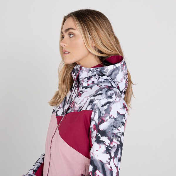 Фото Куртка Determined Jacket (Цвет WPA, Розовый) DWP508 со склада магазина Спортев