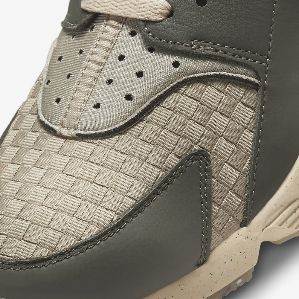 Фото Кроссовки Nike Air Huarache Crater PRM хаки DM0863-300 со склада магазина Спортев