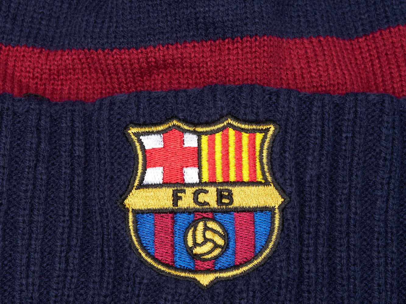 Фото Шапка Barcelona с помпоном в полоску сине-красная р.55-58 115115 со склада магазина Спортев