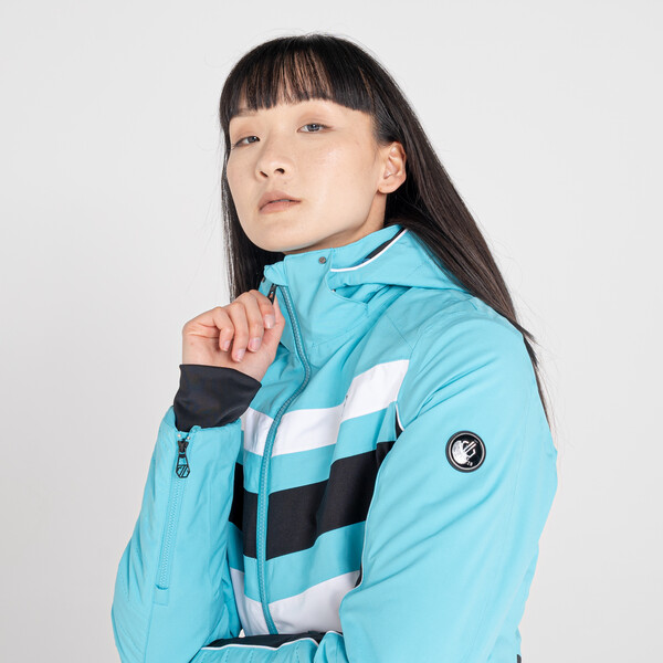 Фото Куртка Provenance Jacket (Цвет 1A1, Синий/Черный) DWP499 со склада магазина Спортев