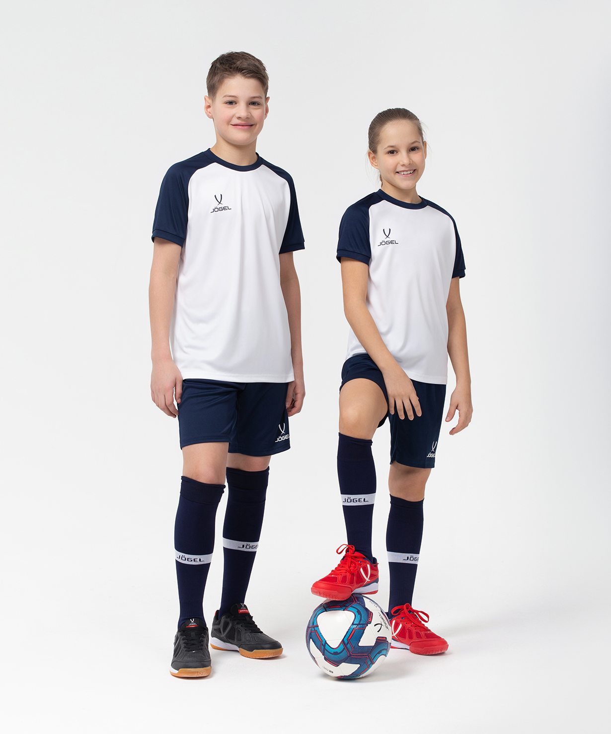 Фото Футболка игровая JOGEL CAMP Reglan Jersey, белый/темно-синий, детский со склада магазина Спортев